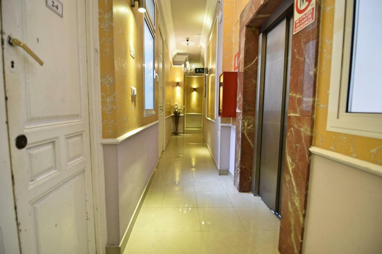 Apartamentos Marques De La Merced Malaga Bagian luar foto