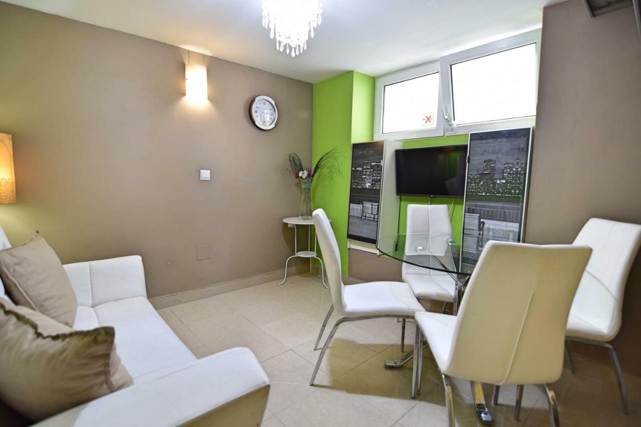Apartamentos Marques De La Merced Malaga Bagian luar foto